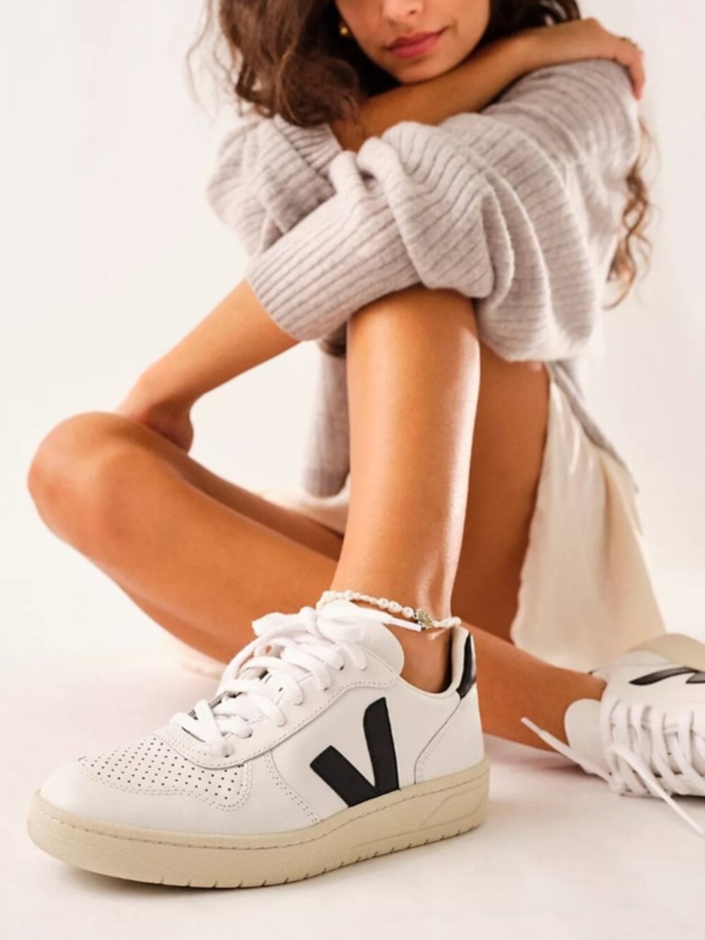 Veja Women's V-10 Leather Sneakers White Black Lace-Up Shoes US 9